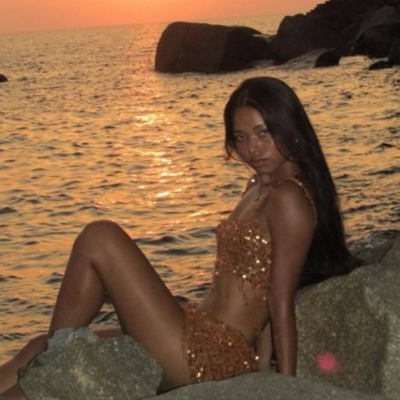 Chalay crochet sparkle sequin “Glow” Set - Picture 7 of 8